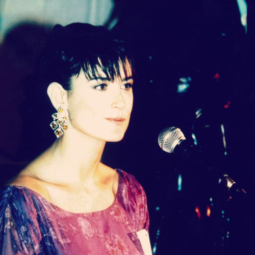 Mrs Demi Moore wearing Repossi HJ earrings