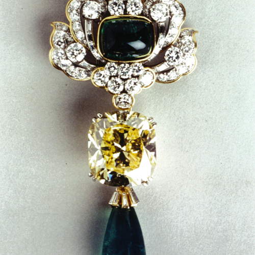 Fancy diamond Repossi of 41,12 cts, twin of the famous Polar star of Napoleon I