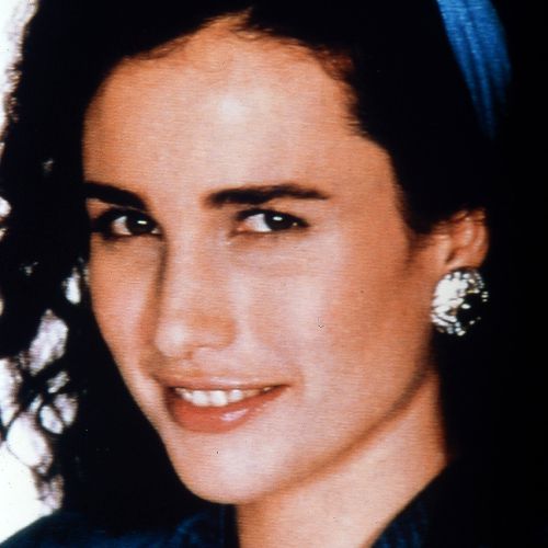 American actress Andy Mc Dowell wearing a Repossi sapphires diamonds earrings, 1998