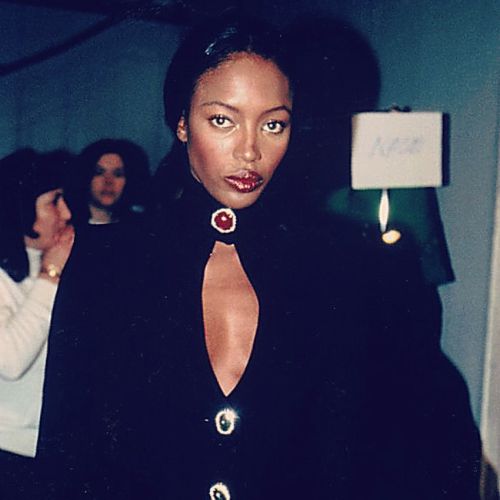 Model Naomi Campbell wearing the fabulous jacket with three buttons in 80 cts (one Burmese ruby cabochon and 2 emeralds) set with diamonds and white gold «Maharadja collection» during the fashion week in Milano, 1980